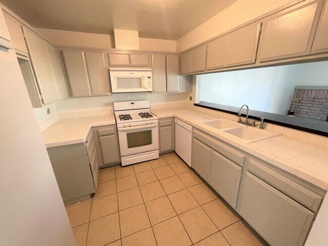 Building Photo - Scandia Pines Condo- Great Amenities!!
