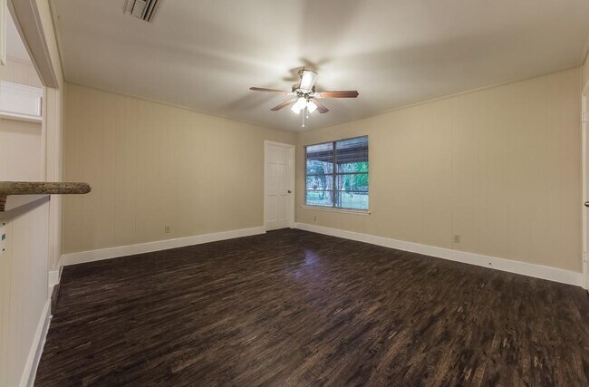 Building Photo - 2110 Wycliffe Dr