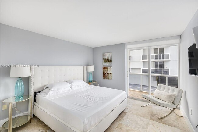 Building Photo - 1800 Sunset Harbour Dr