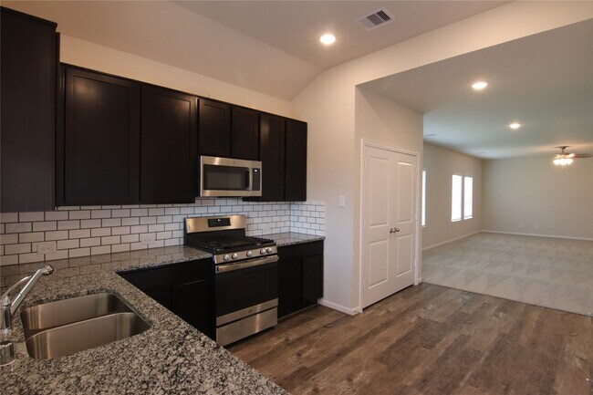 Building Photo - 24010 Farmstead Dr