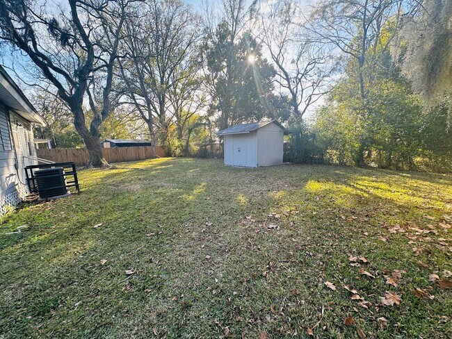 Building Photo - 3146 2nd St Cir