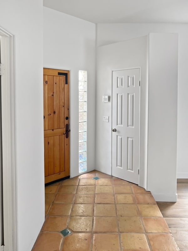 Building Photo - 54670 Avenida Alvarado