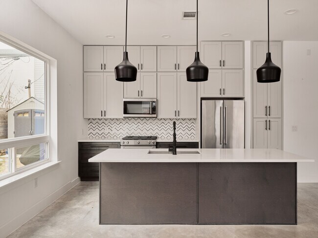 Building Photo - 910 Gullett St