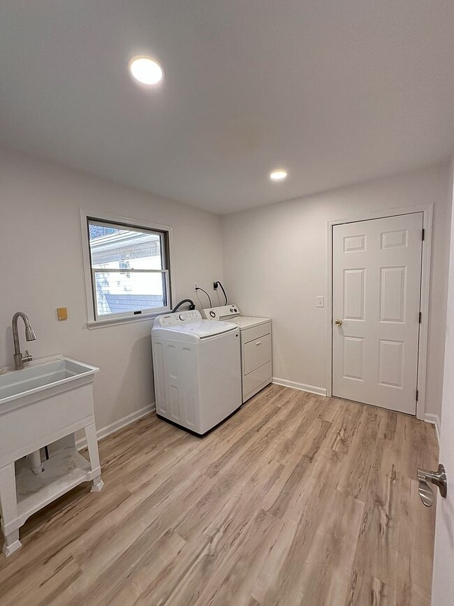 Building Photo - 842 Beatrice Pkwy