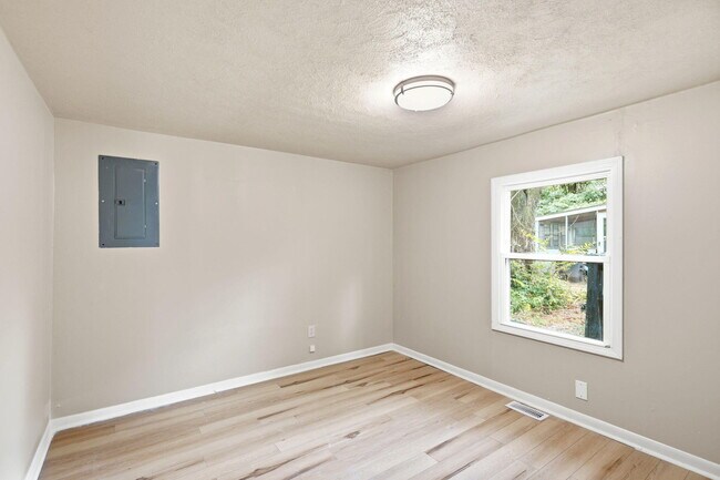 Building Photo - 719 Mikel St