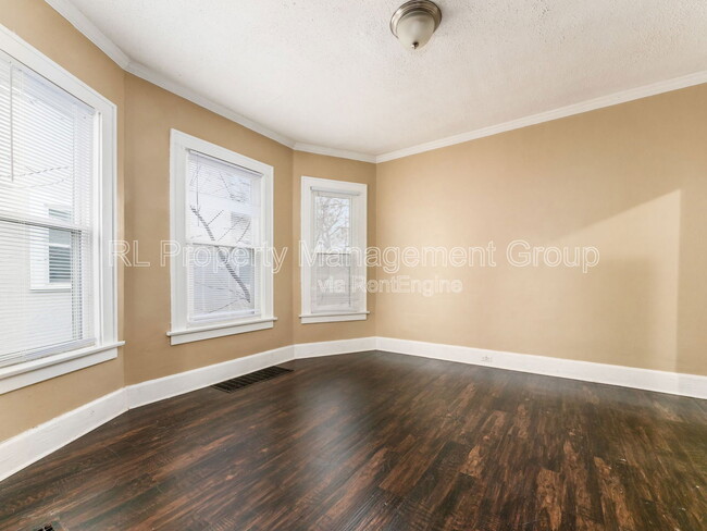 Building Photo - 730 Siebert St