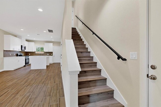 Building Photo - 6909 Wentworth Dr