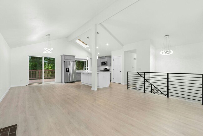 Building Photo - 4bd/2.5ba Bellevue Home