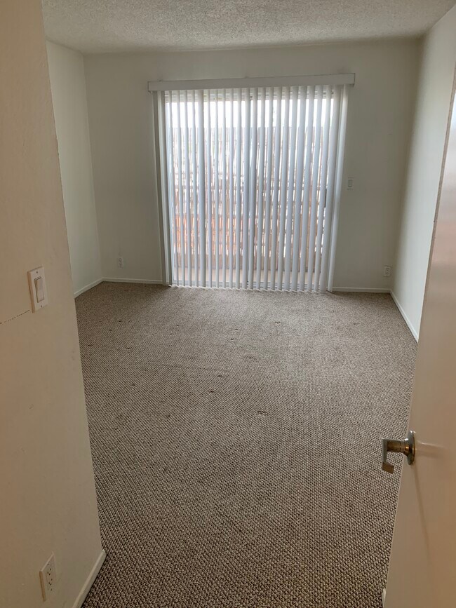 Bedroom - 340 N Hayworth Ave