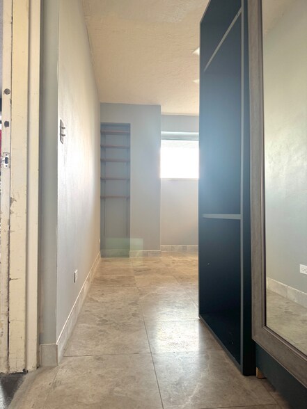 Building Photo - 2015 Ala Wai Blvd