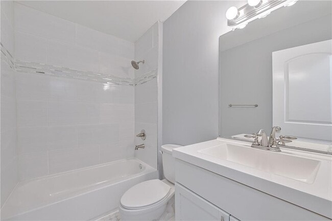 Building Photo - 1421 Thunderwood Ct SW