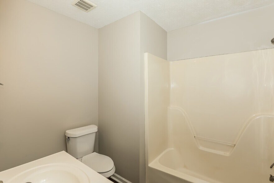 Building Photo - 505 Horseshoe Cir