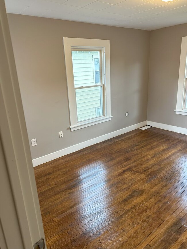 Building Photo - Fully Remodeled 3 Bedroom Single Family Home
