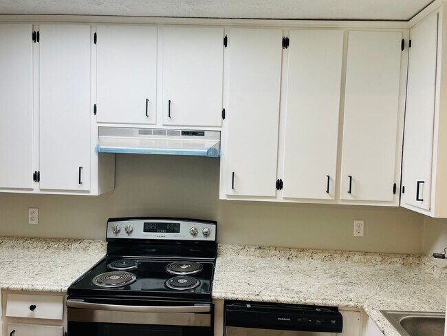 Building Photo - Duplex near Lake Jackson