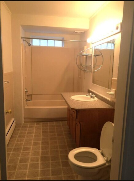 Building Photo - 9 Isabella St