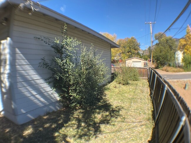 Building Photo - Delightful 2 bedroom 1 bathroom home in Sunnsyside!