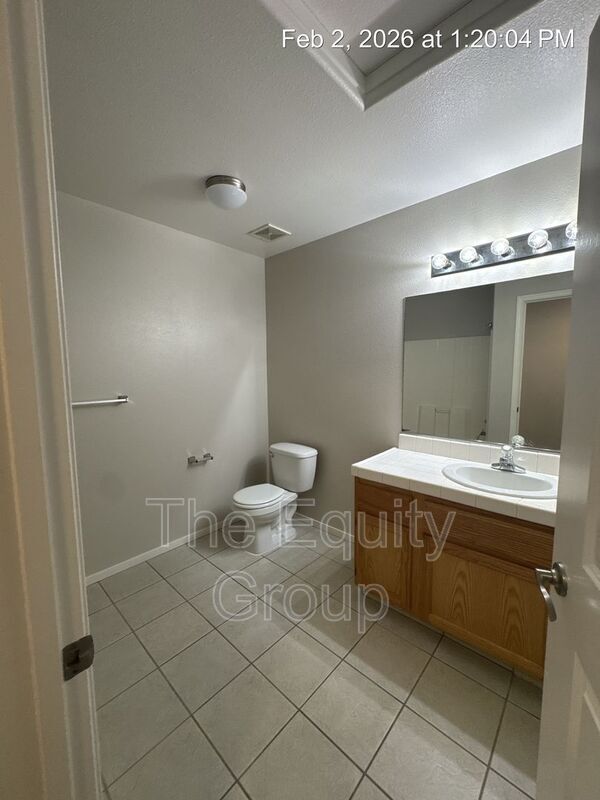 Building Photo - 2547 W Lark Ave