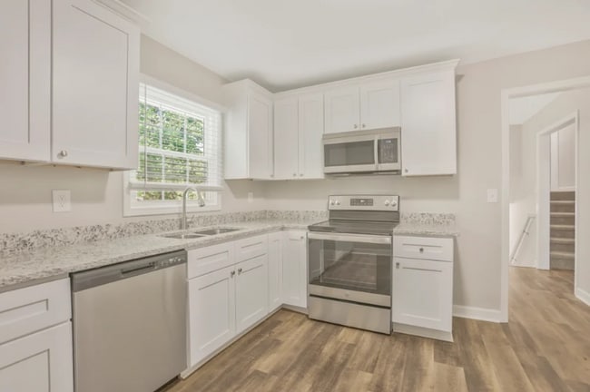 Building Photo - 2582 Hatfield Cir SE