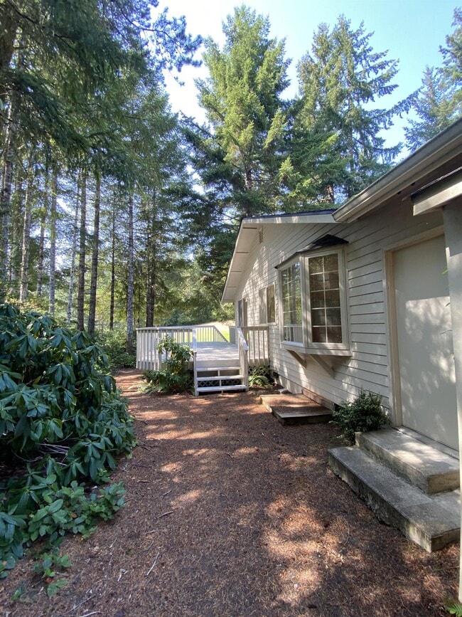 Building Photo - 501 E Michelle Dr