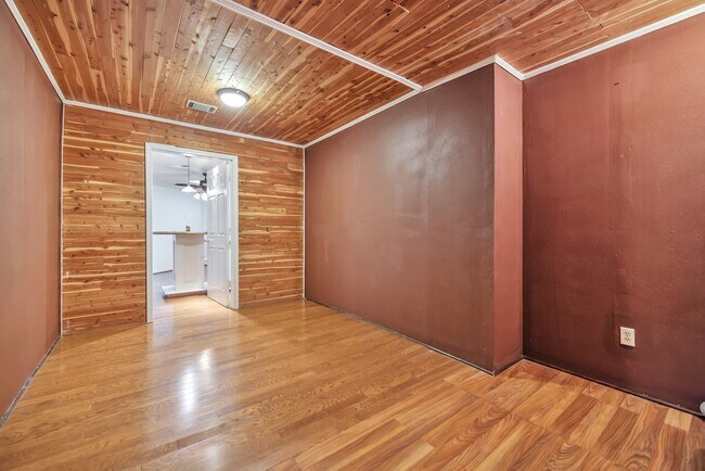 Building Photo - 4063 Breakwood Dr