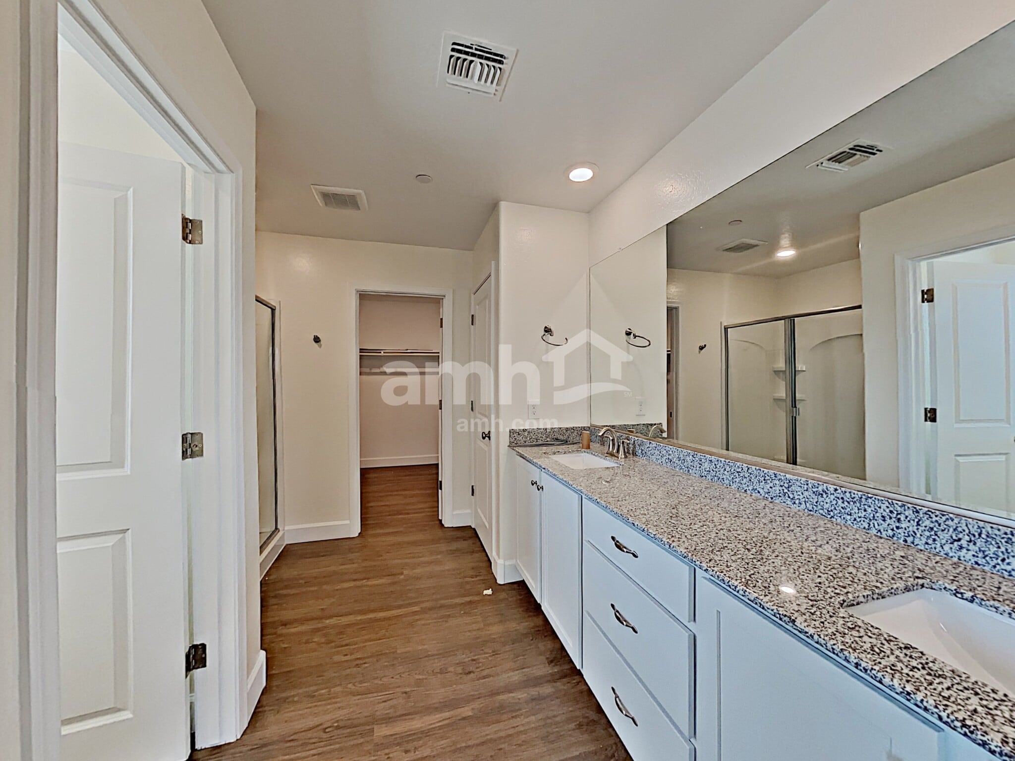 Building Photo - 5949 W Columbine Dr
