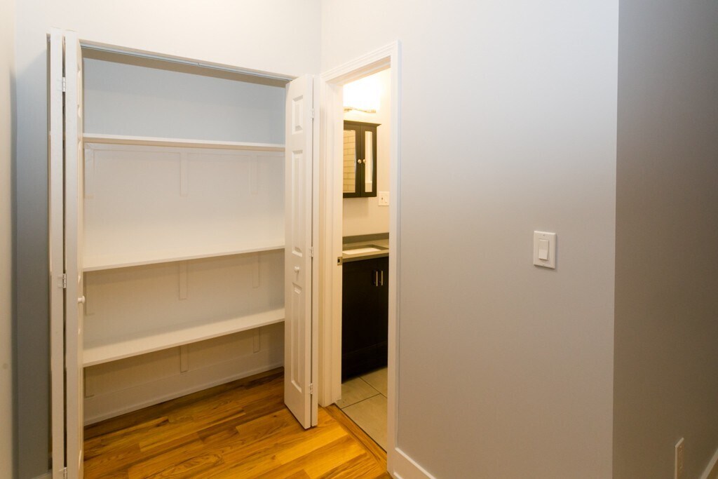 Building Photo - 4828 N Damen Ave