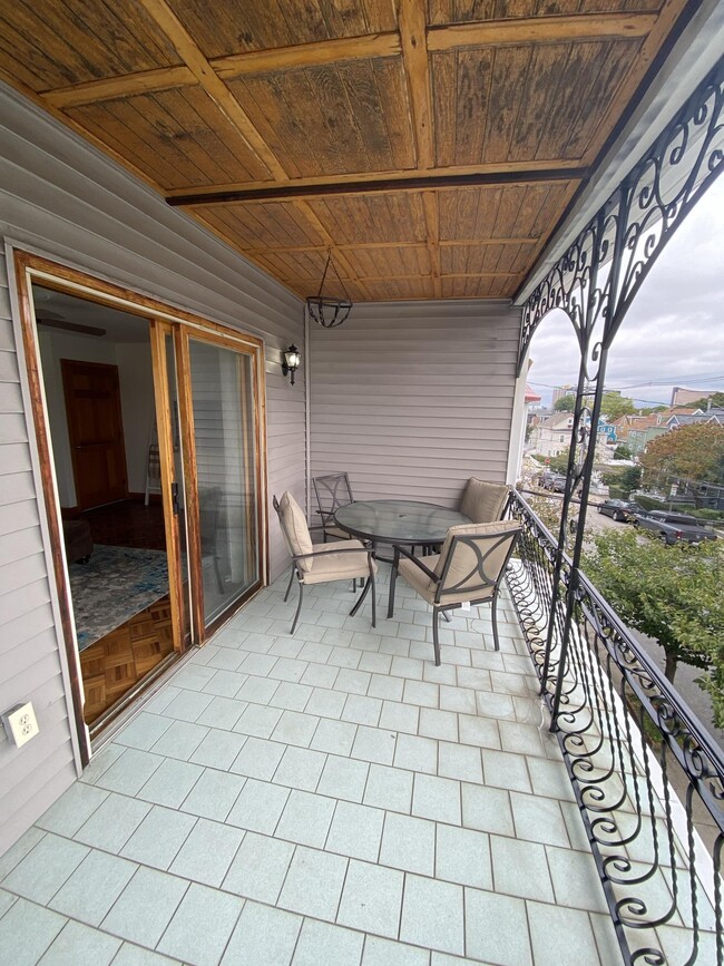 Building Photo - 93 Glen St