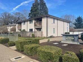 Building Photo - Rent Special: FREE May's Rent - 2 Bedroom 1 Bath Unit NE Salem!