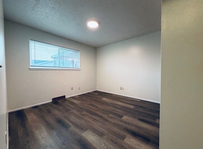 Building Photo - 2 bed and so much more!!!