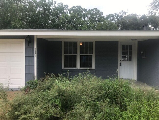 Building Photo - RECENTLY REMODELED BIG 4 BEDROOM 2 BATH LE...