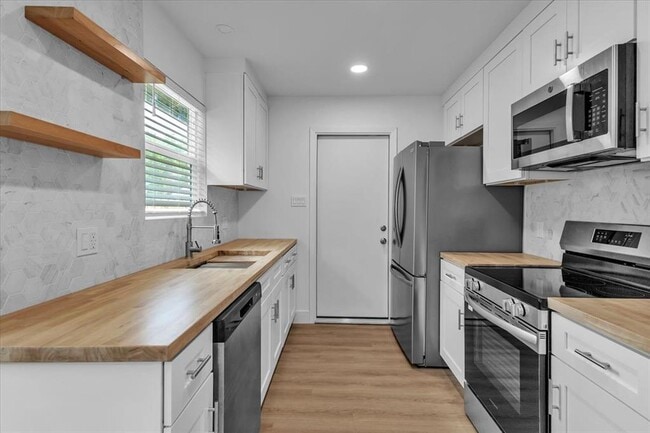 Building Photo - 1411 Manford Hill Dr