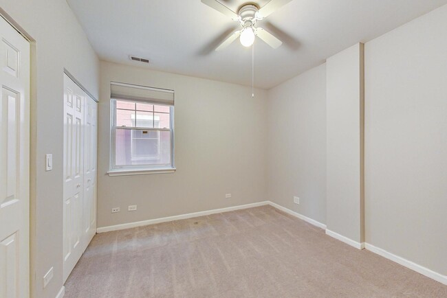 Building Photo - 820 W University Ln