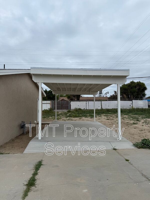 Building Photo - 803 W Harding Ave