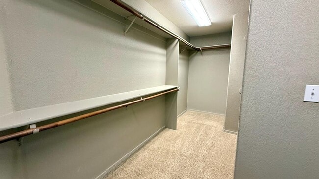 Building Photo - 960 Vista Pl