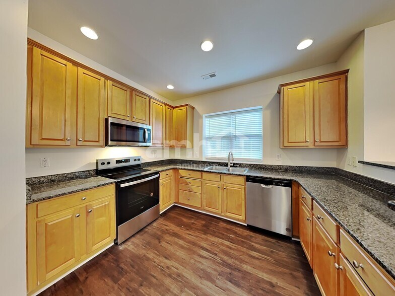 Building Photo - 15516 Crossing Gate Dr