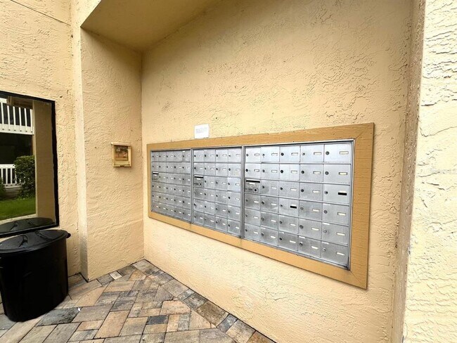 Building Photo - 1550 S Belcher Rd