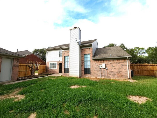 Building Photo - 3226 Country Club Blvd
