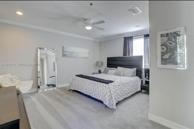 Building Photo - 601 NE 11th Ave