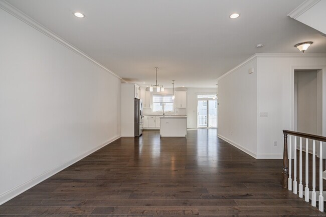 Building Photo - 8 Brentwood Cir