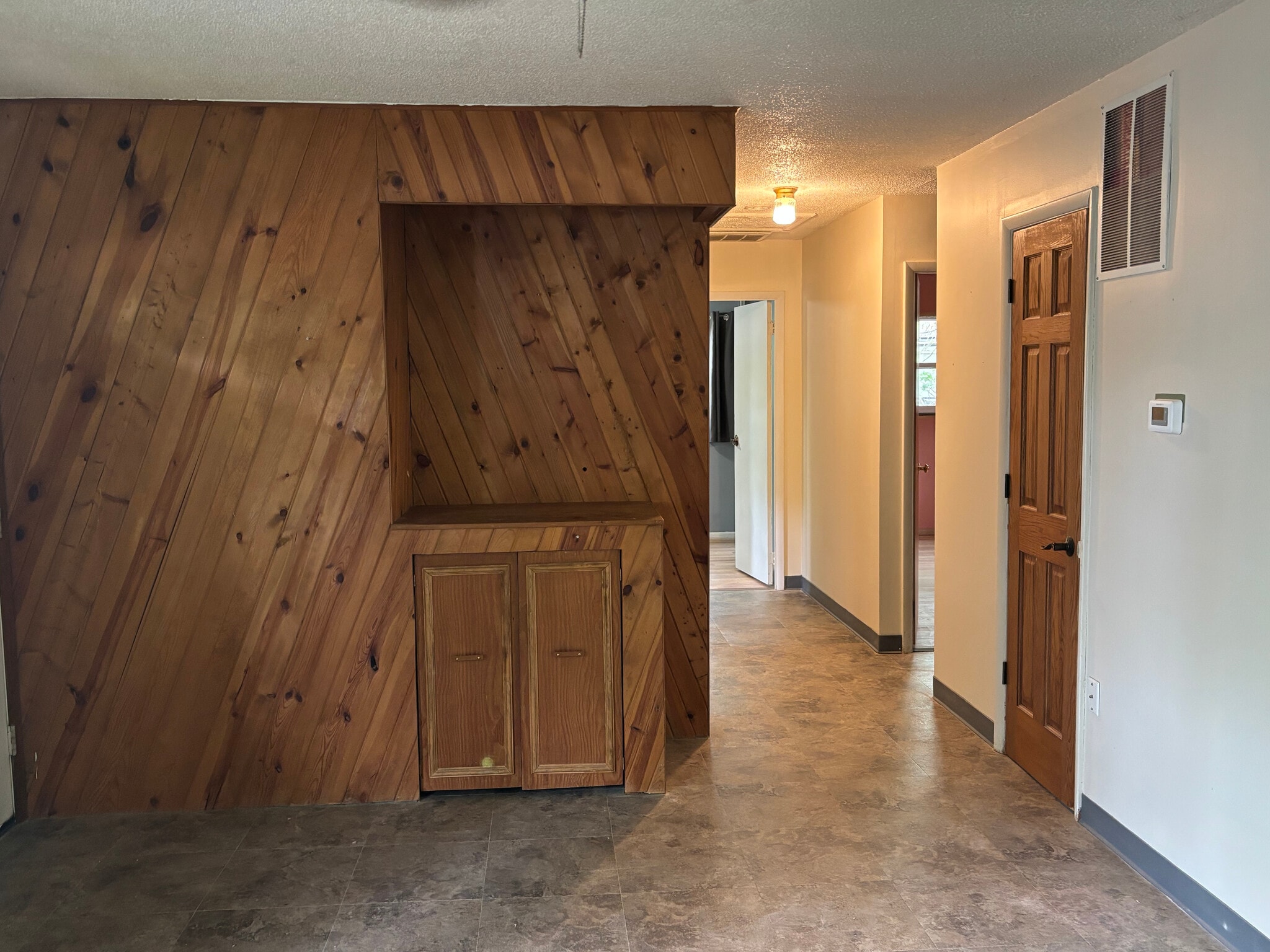 Building Photo - 2417 E Green St