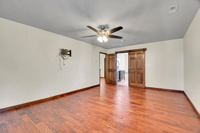 Building Photo - 23805 Mormon Dr