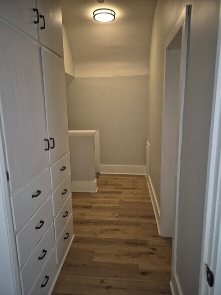 Building Photo - 403 Hopley Ave