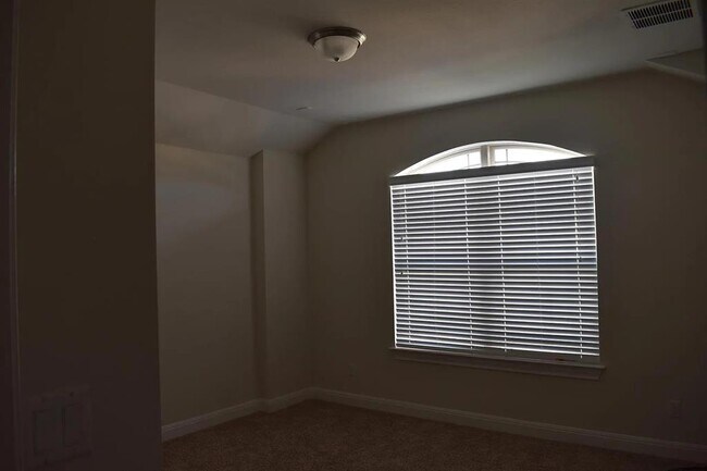 Building Photo - 1109 Sundrops St