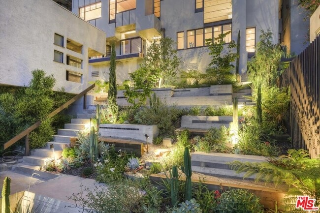 Building Photo - 1830 1/4 Lucile Ave