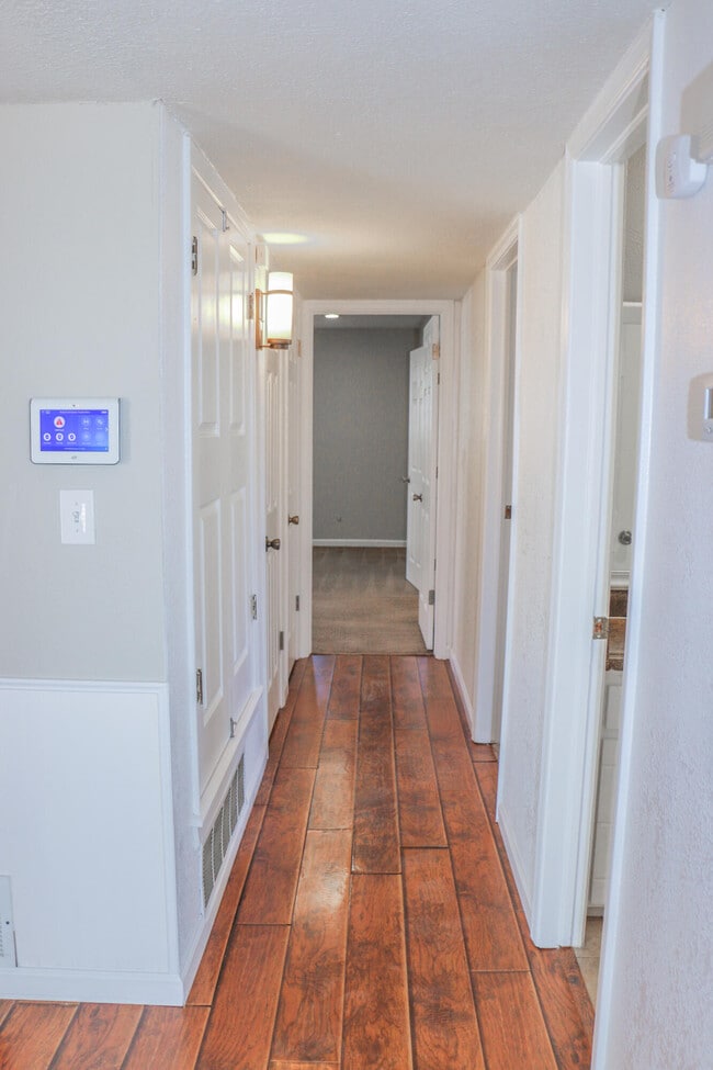Building Photo - 816 Marimba Dr