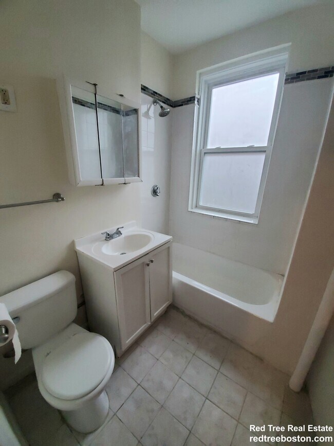 Building Photo - 248 Kelton St