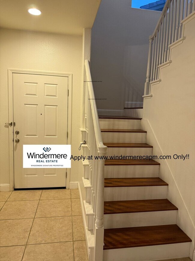 Building Photo - Hampton Village Beauty, A Very Desired Floor Plan!