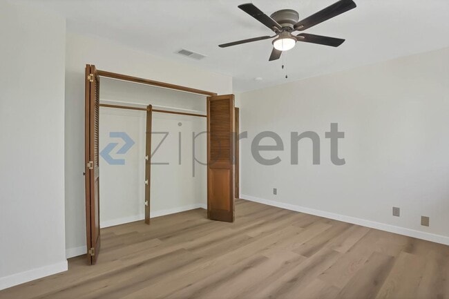 Building Photo - Unit
