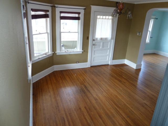 SW light in living room - 1319 NE AINSWORTH STREET