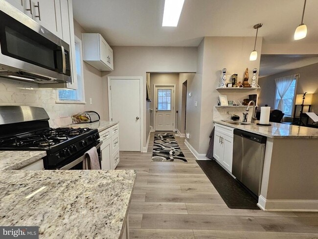 Building Photo - 404 W Wayne Ave